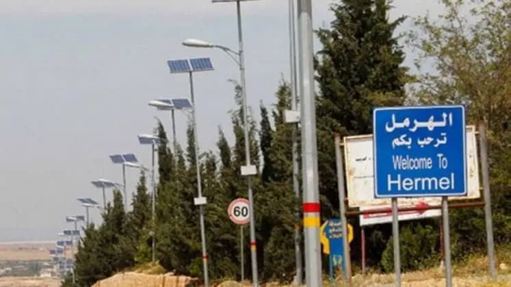 مداهمات في بلدة القصر الحدودية.. والسبب