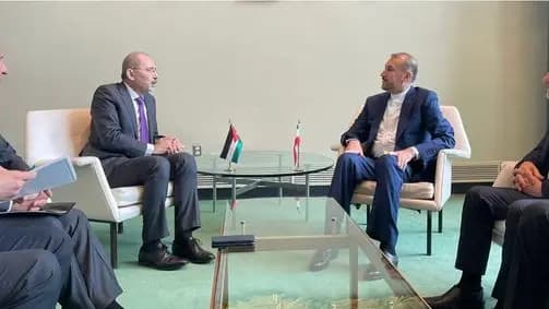 وزير الخارجية الأردني يلتقي نظيره الإيراني.. وهذا ما جرى بحثه