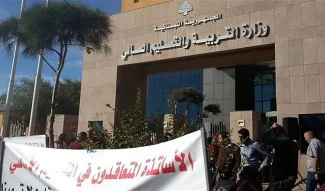 " حراك المعلمين المتعاقدين" يطالب بالمستحقات للمعلمين النازحين