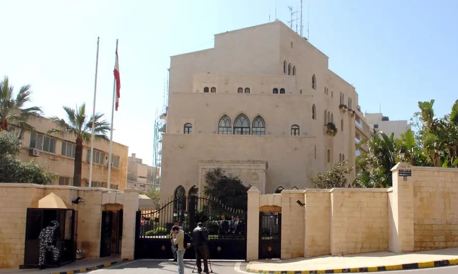 وزيرُ العدل العراقي في عين التّينة التبريكات تتوالى على برِّي "ودامتِ الأفراحُ في ديارِكم عامرةٌ..."