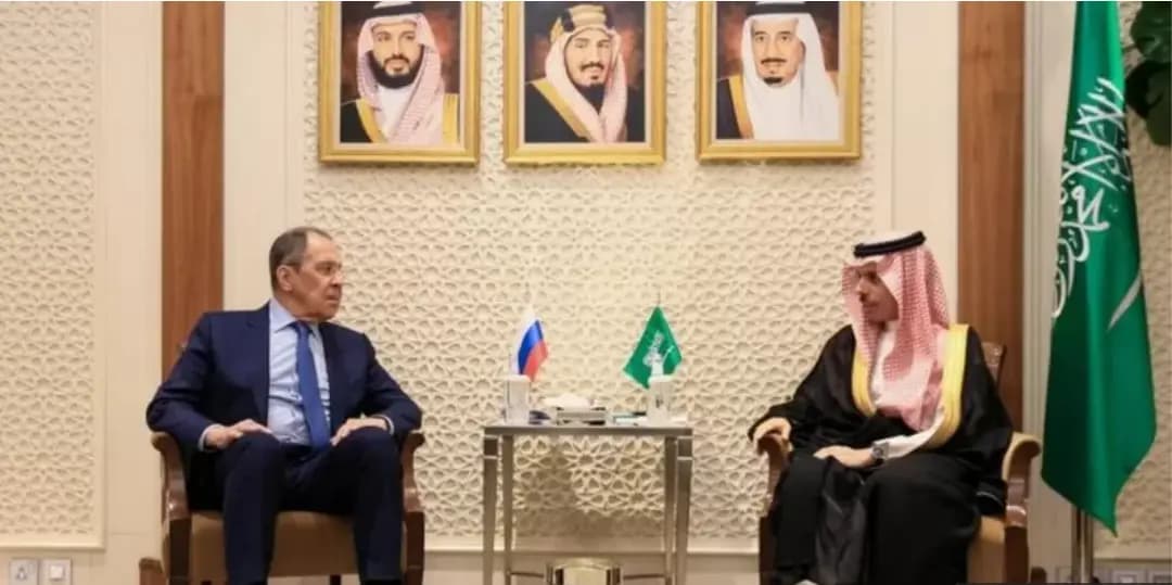 زيارة لافروف إلى الرياض "خط ممانعة نفطي" في وجه بايدن..
