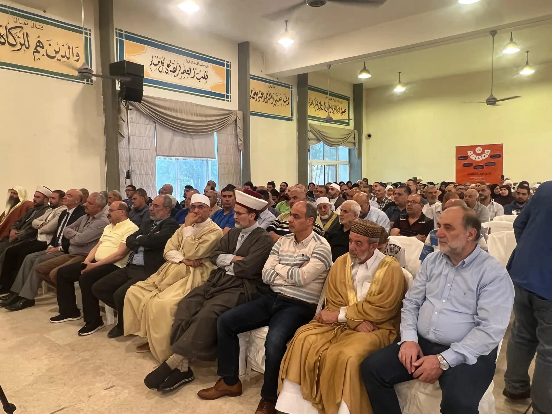 احتفالا لتوقيع كتب في "أزهر البقاع"