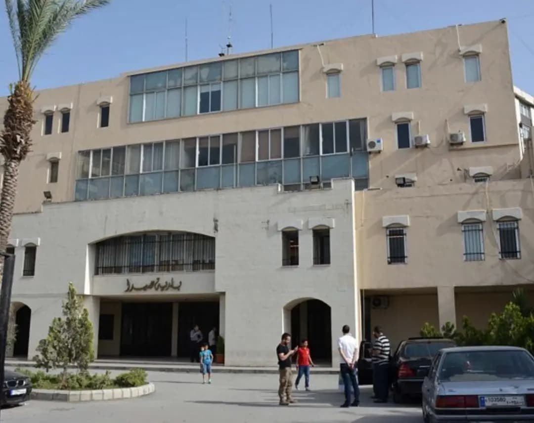 اعتصامٌ أمام بلدية صيدا احتجاجًا على تسعيرة المولدات؛ تزامنًا مع اجتماع في البلدية