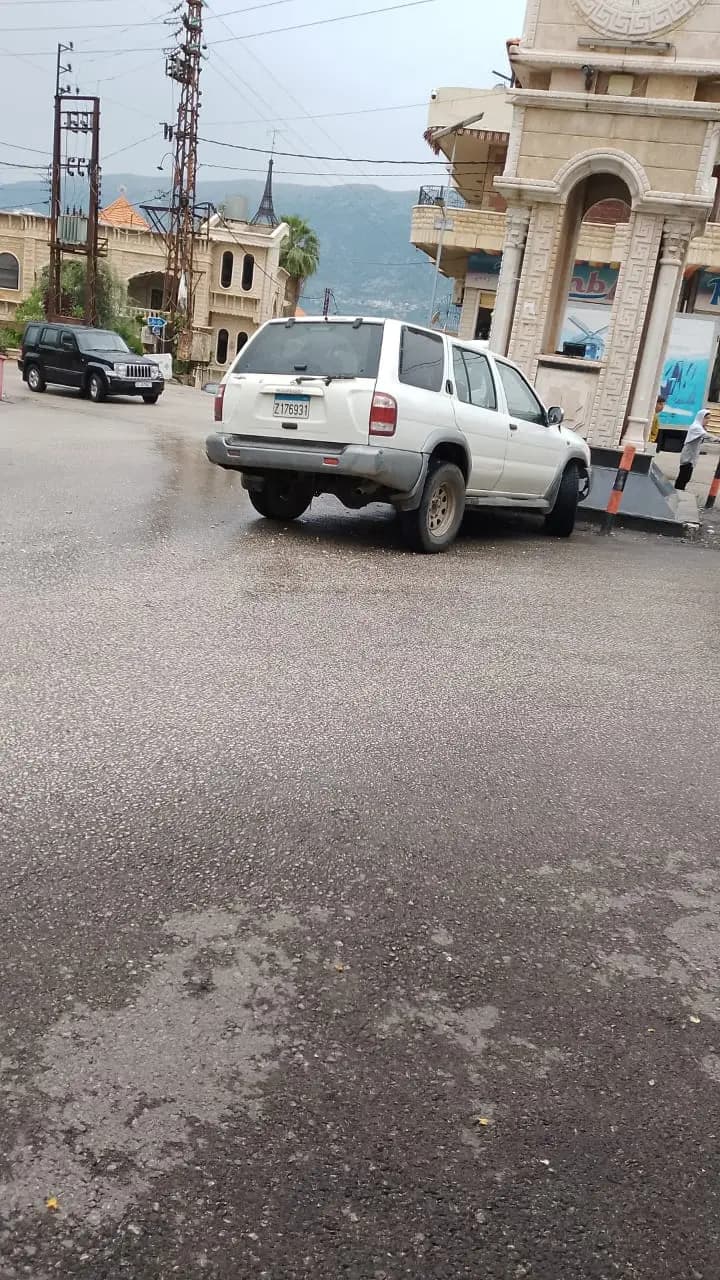 "في القرعون".. سيارة عسكرية تتعرض لحادث