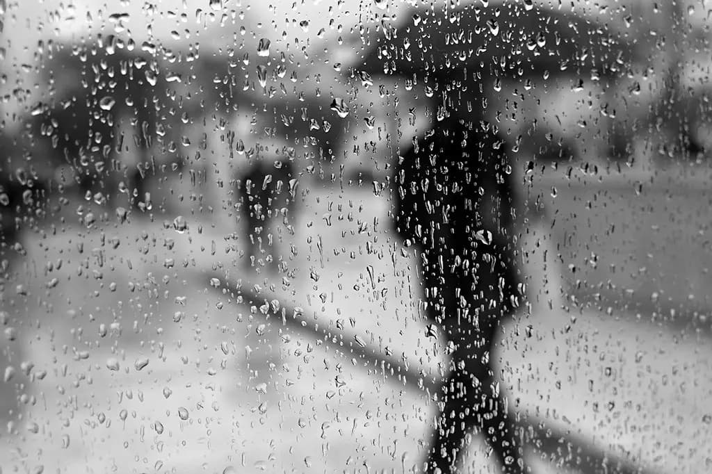 "فيضانات وسيول".. الأب خنيصر يحذّر من منخفض مداري