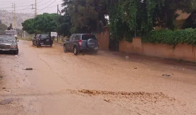 في بعلبك.. أمطار وسيول تجرف الحجارة والأتربة