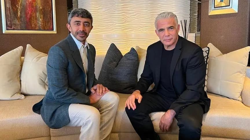 وزير الخارجية الإمارتي يلتقي لابيد