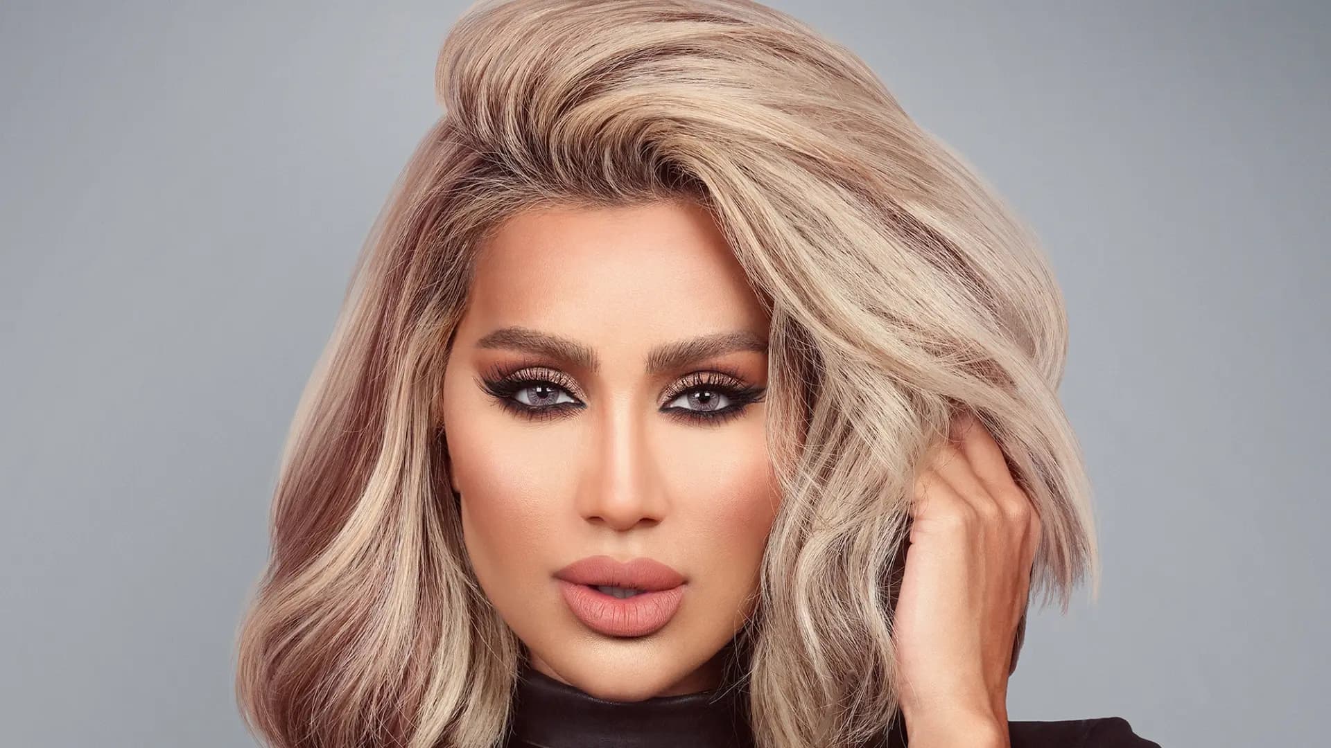 بالصورة.. مايا دياب بالشعر الأسود!