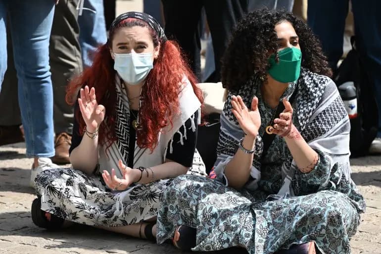 "تضامنًا مع غزة".. طلاب أمريكيون يضربون عن الطعام