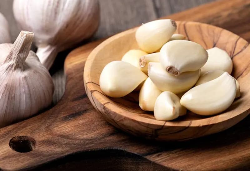٥ فوائد صحية لتناول الثوم