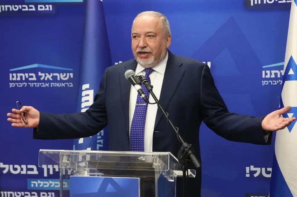ليبرمان لساسة "إسرائيل": أغلقوا أفواهكم