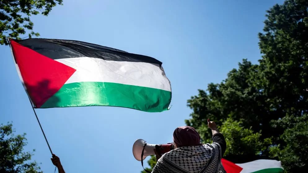 حماس تدعو الدول العربية لعزل الإحتلال ومحاكمة قادته
