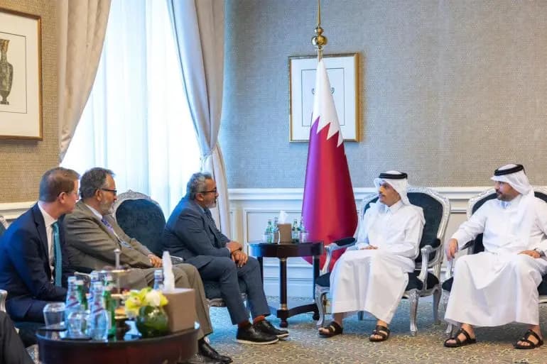 رئيس الوزراء القطري يستقبل وفدًا من الكونغرس الأمريكي.. ويتلقى اتصالًا من غوتيريش