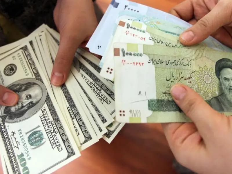 بعد حادثة رئيسي.. التومان الإيراني يرتفع