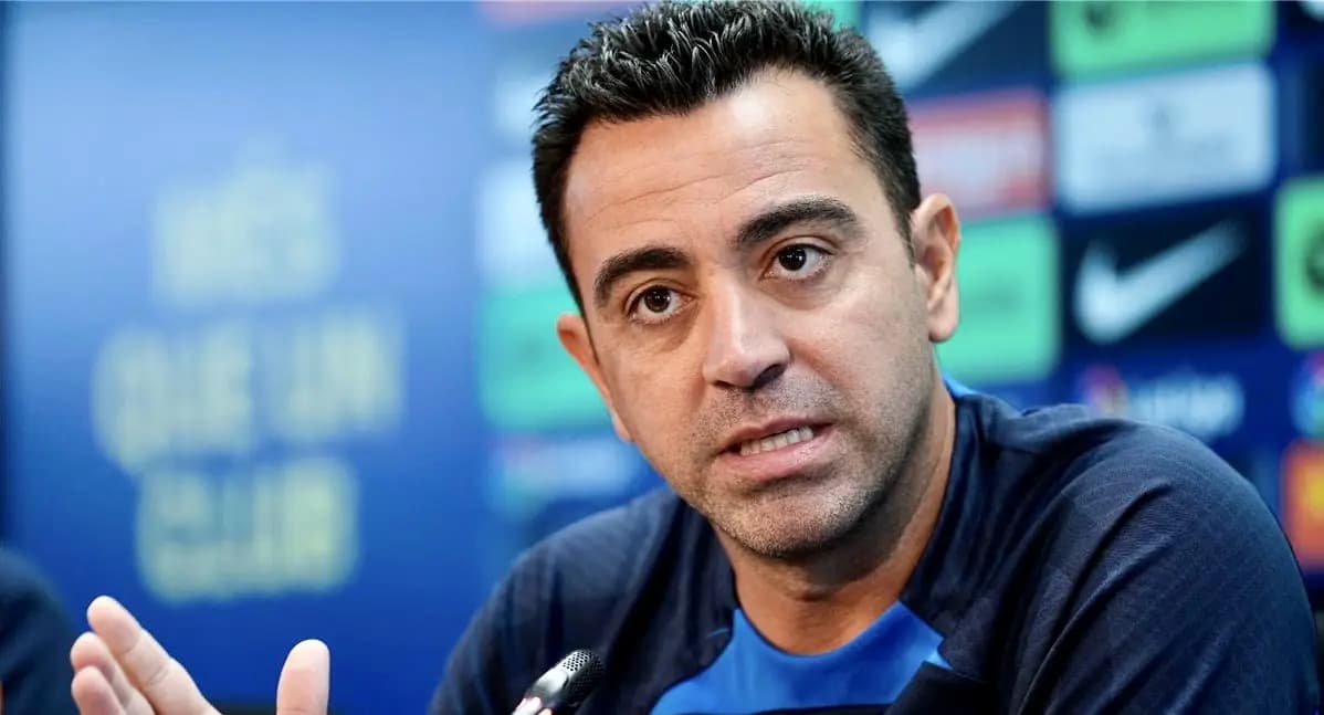تشافي يحذر مدرب برشلونة القادم