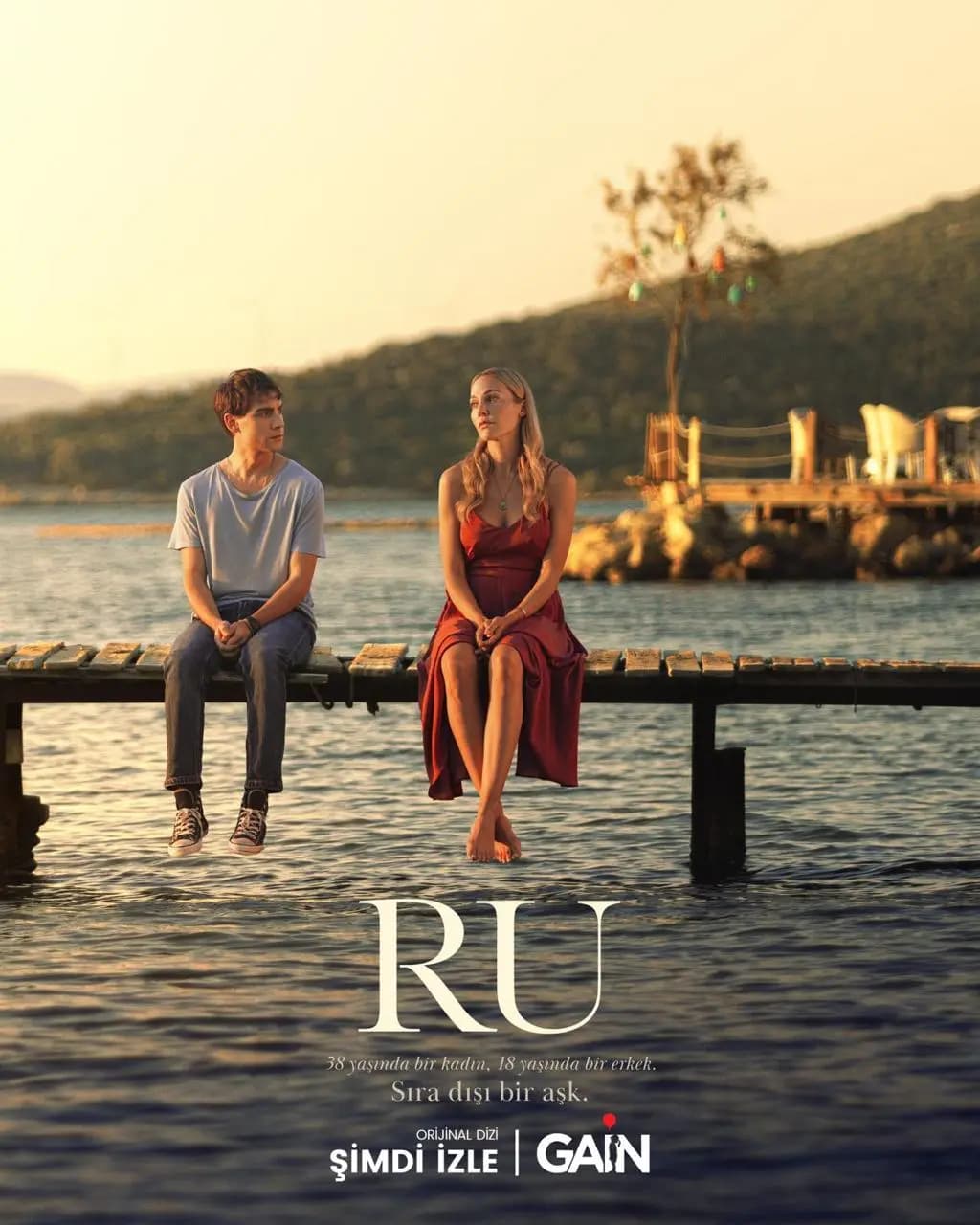مريم أوزرلي تتألّق بمسلسل "RU"