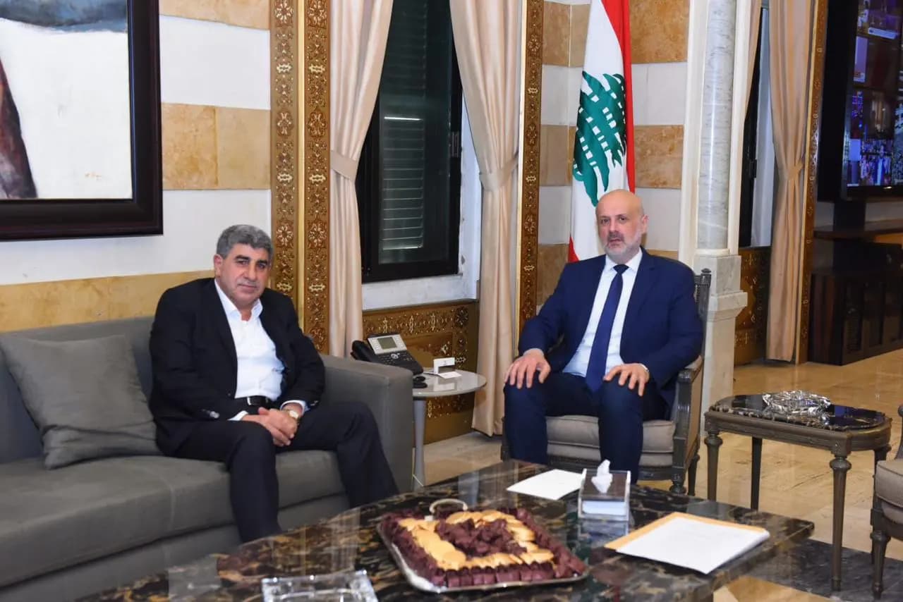 "تعرفة النقل وآلية التسجيل" بين مولوي وطليس