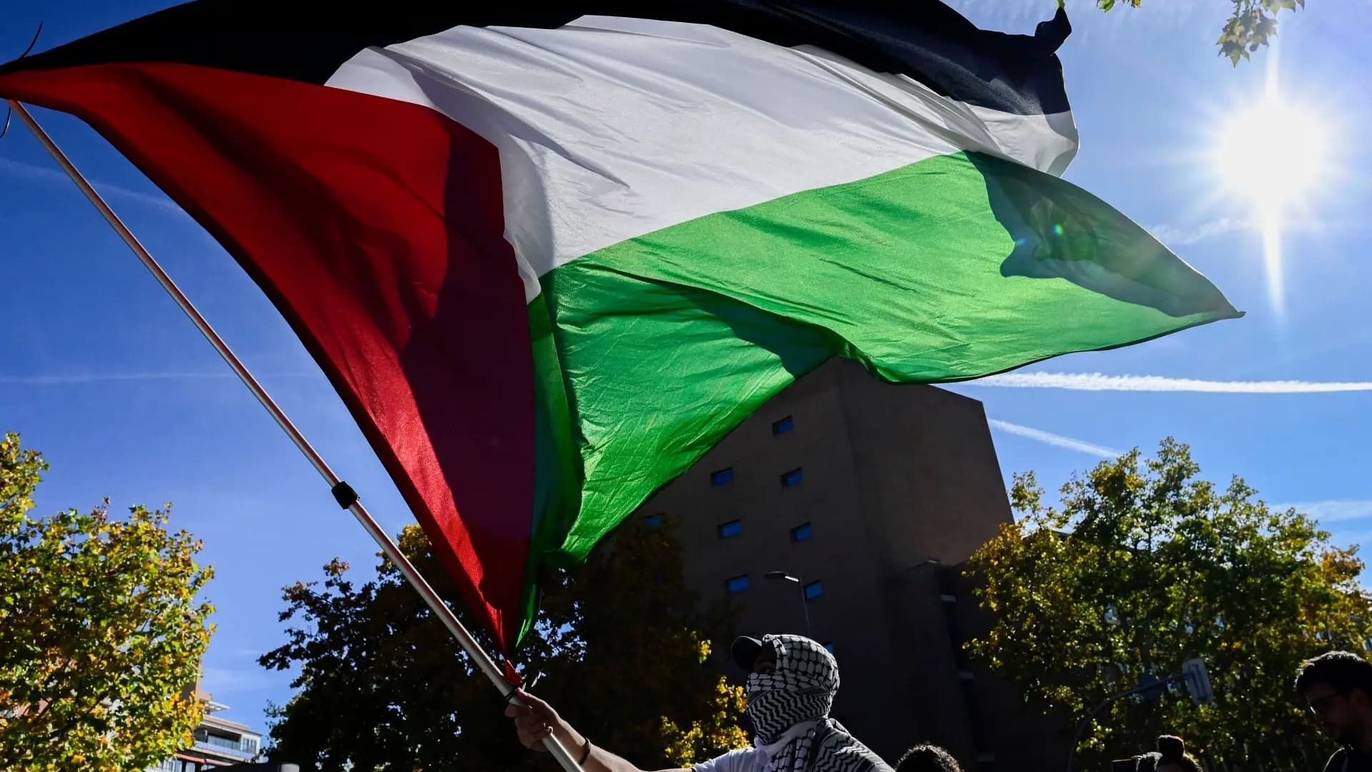 "بعد النرويج وإسبانيا وأيرلندا".. دولة جديدة تعترف بـ"فلسطين"