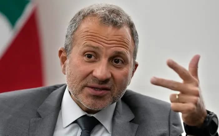 ما بين وزير الدفاع وجبران باسيل