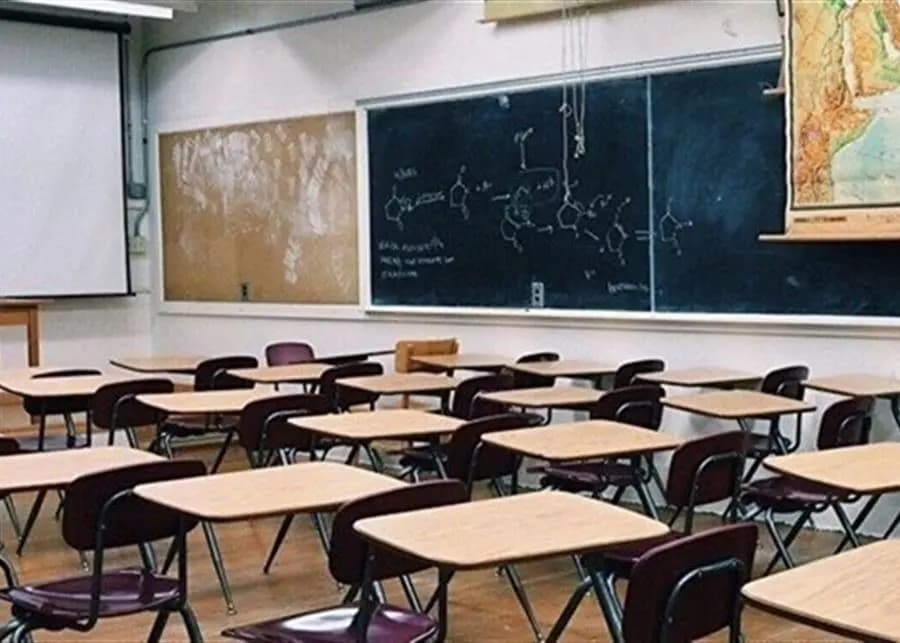 المعلمون المتعاقدون يهددون بالاضراب المفتوح
