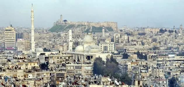 العدو الصهيوني يستهدف محيط مدينة حلب