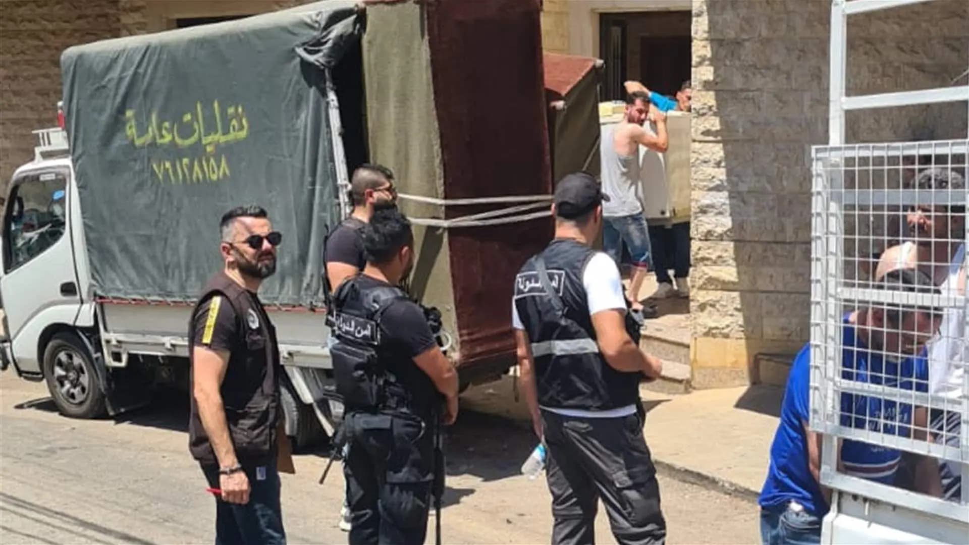 بعد رفضهم الخروج من البلدة.. "أمن الدولة" تتحرّك