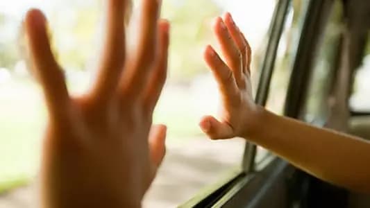 مخاطر محدقة بأطفالكم.. فاحذروا!