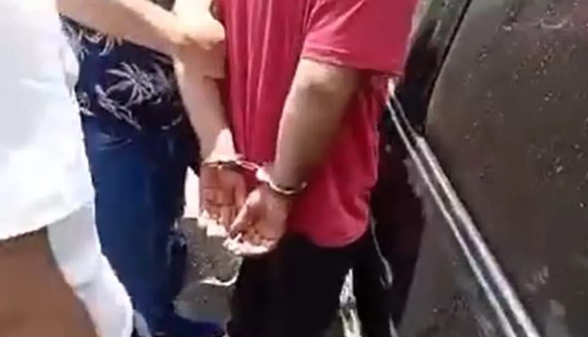 بالجرم المشهود.. توقيف شخص يتحرش بطفل في هذه المنطقة