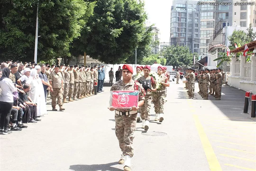الجيش يشيع الشهيد المجند عبد السلام شرف
