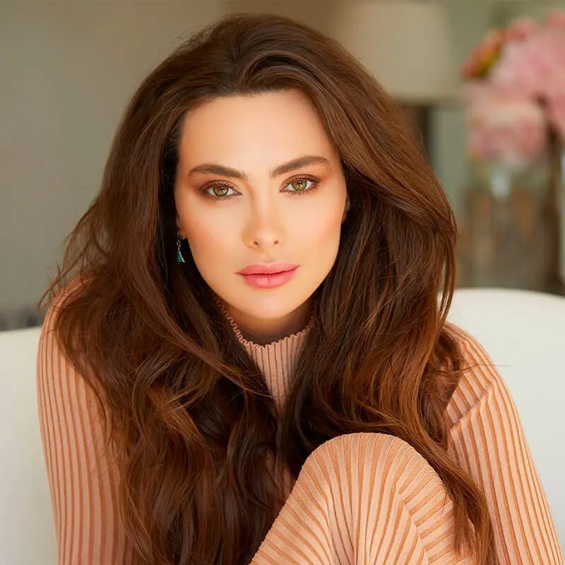 ستيفاني صليبا تحتفل بعيدها.. والجمهور: "عم تحتفل بمصرياتنا"