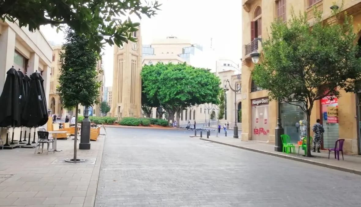 يعيد تنظيم نفسه
