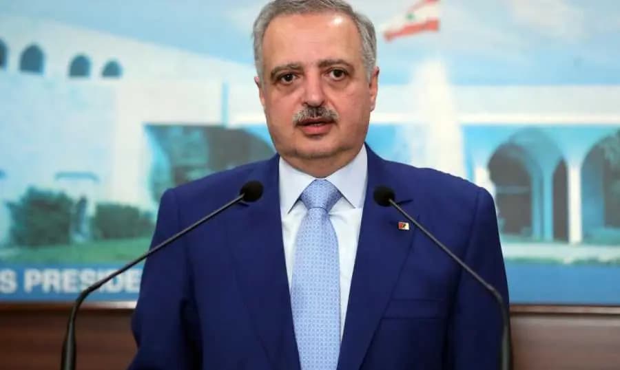 "خائن لوطنه وشعبه".. من يقصد "أرسلان" بكلامه؟