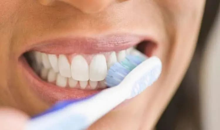 "عادات تدمر صحة الفم".. إليكم الوقت الصحيح لتنظيف الأسنان