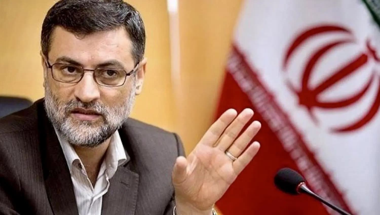 "قبل يوم من الانتخابات".. مرشّح إيراني ينسحب