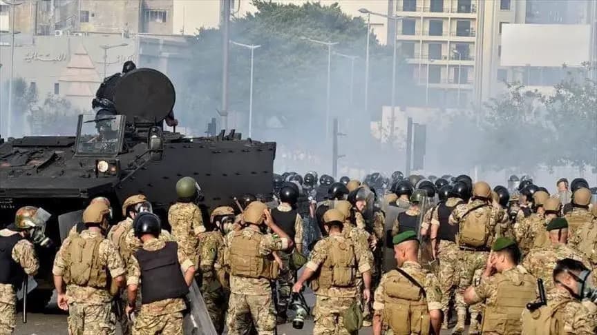 محاولة إغراق الجيش والقوى الأمنية في وحول المكافآت الضخمة
