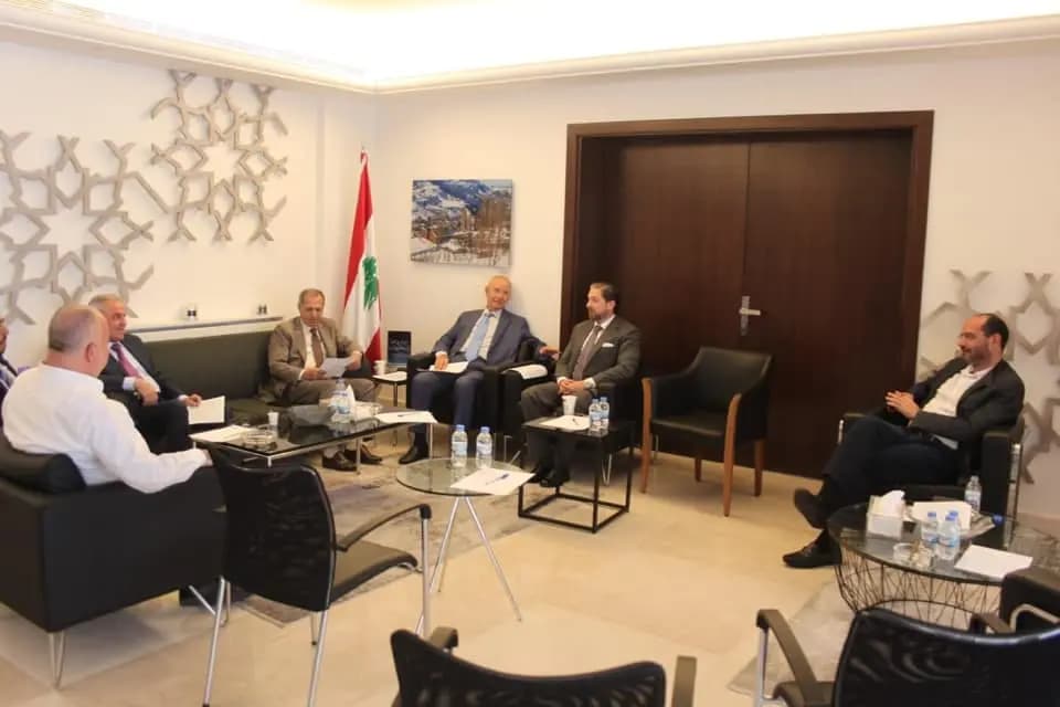 اللقاء التشاوري: لتنفيذ خطط طوارئ انقاذية واتخاذ تدابير استثنائية تتلائم وحجم الازمة