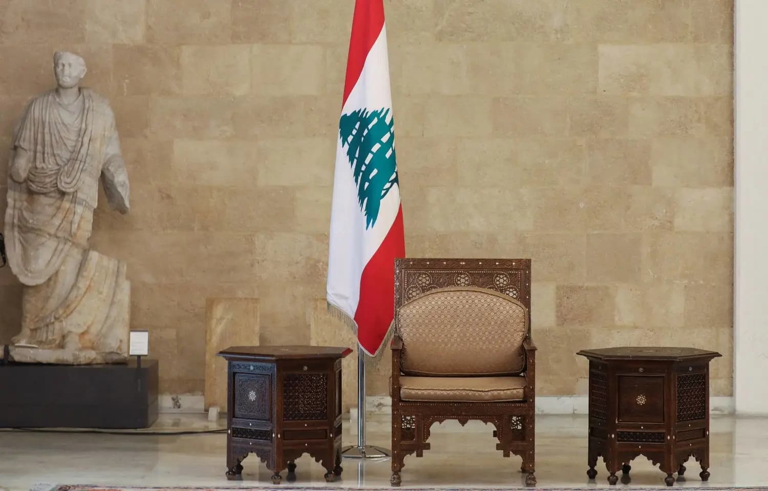 "المُبادرات الرئاسيّة" الدّاخليّة في "إجازة صيفيّة" والخارجيّة تنتظر حرب غزّة