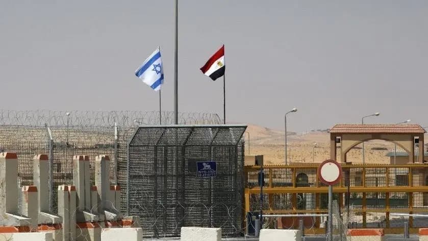 جيش العدو يسحب قواته من الحدود مع مصر