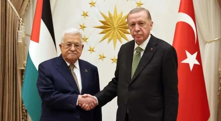 أردوغان يدعو الرئيس الفلسطيني لزيارة تركيا.. فهل يلبّي الأخير؟
