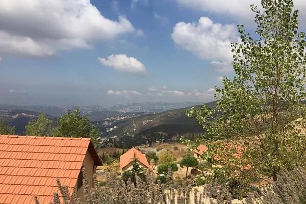 شبكة دعارة وترويج مخدرات.. ماذا يجري في تعنايل؟