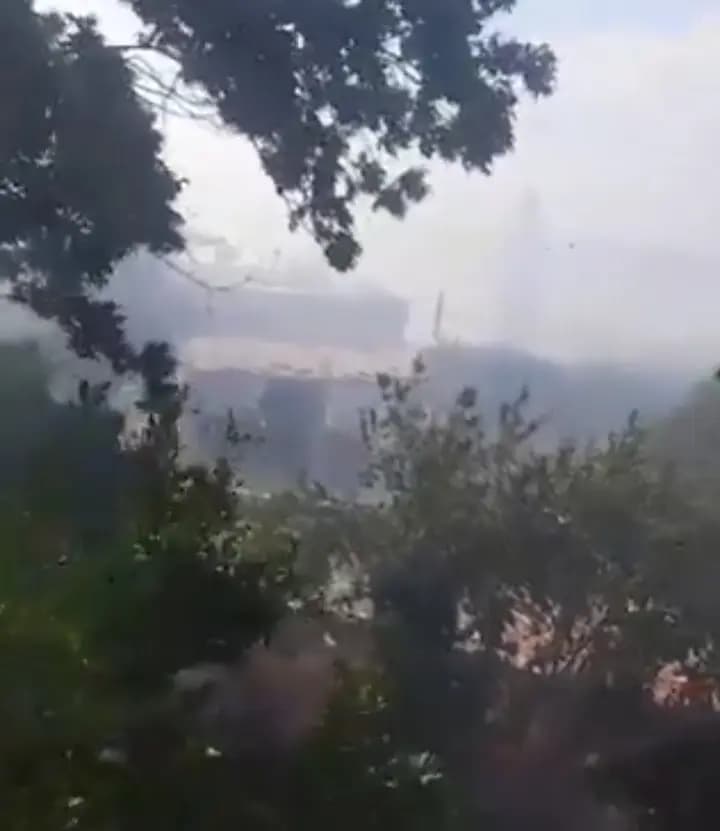 في الجنوب.. الحريق يقترب من المنازل