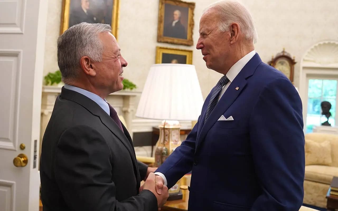 بايدن يبحث مع ملك الأردن جهود التهدئة في المنطقة