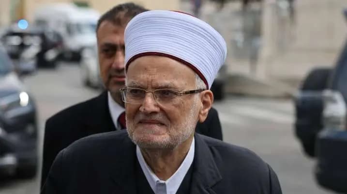 بعد إبعاد الشيخ "عكرمة" عن المسجد الأقصى.. كيف علقت حماس؟