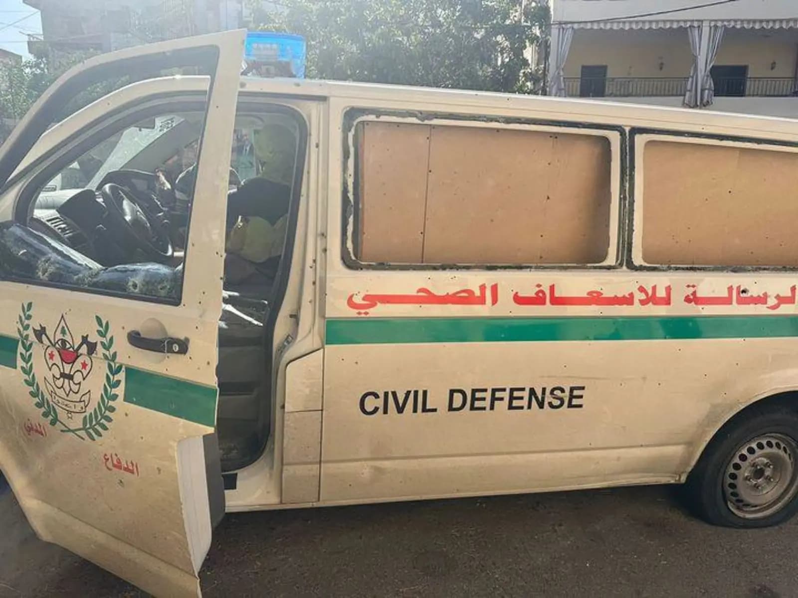 قصف معاد يستهدف "سيارة إسعاف".. ماذا عن الإصابات؟