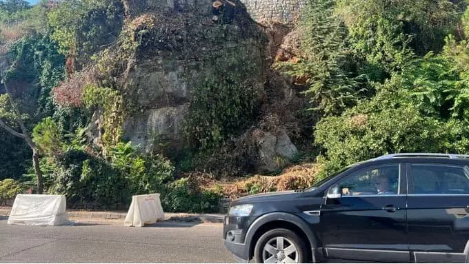 بسبب إزالة الصخور.. تدابير سير على طريق بكفيا