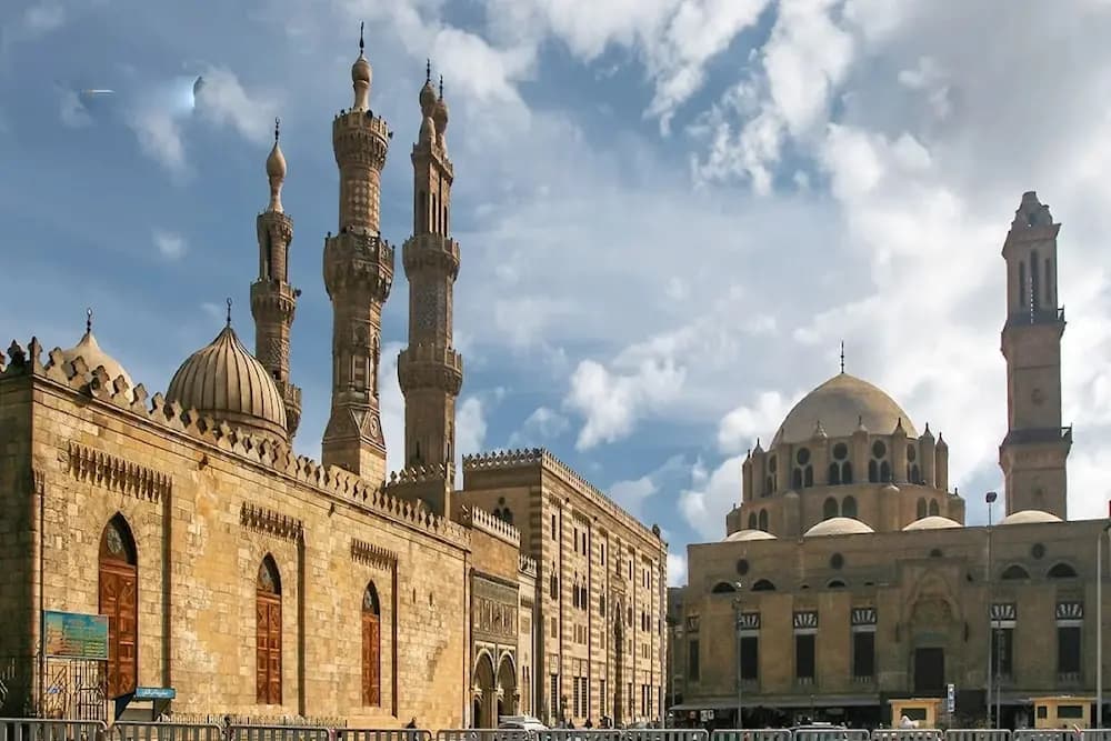 "مجزرة المصلين".. الأزهر يدين مجزرة مدرسة التابعين