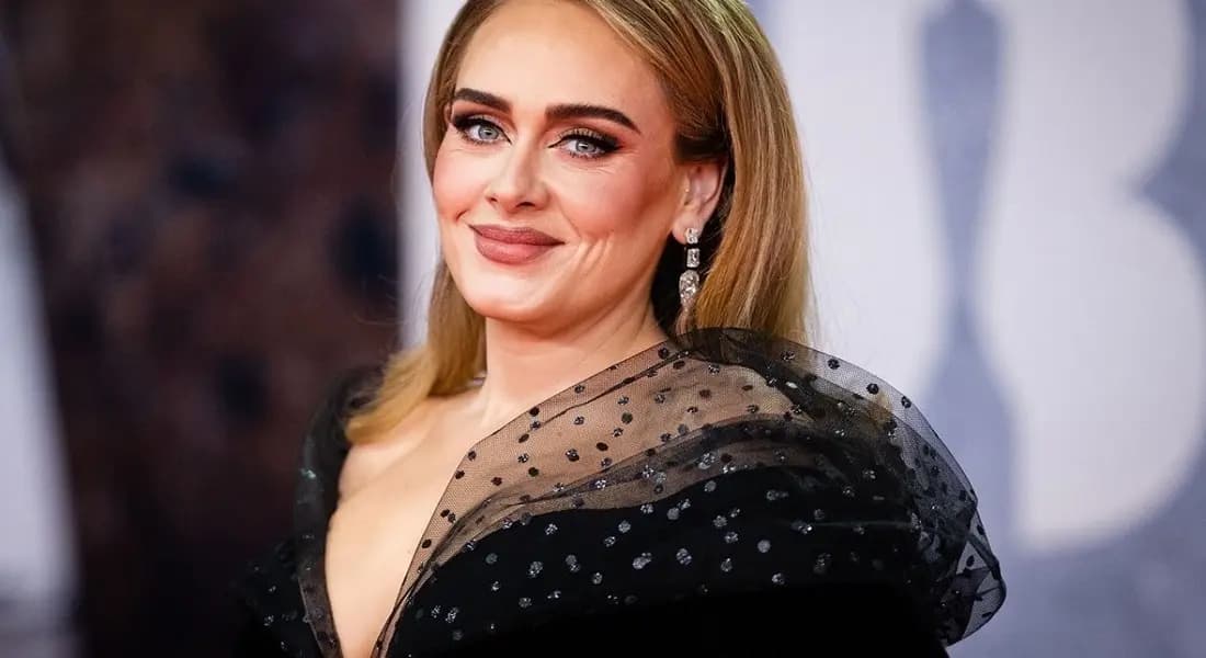 معجب يطلب يد "أديل" للزواج.. والأخيرة تفاجئه