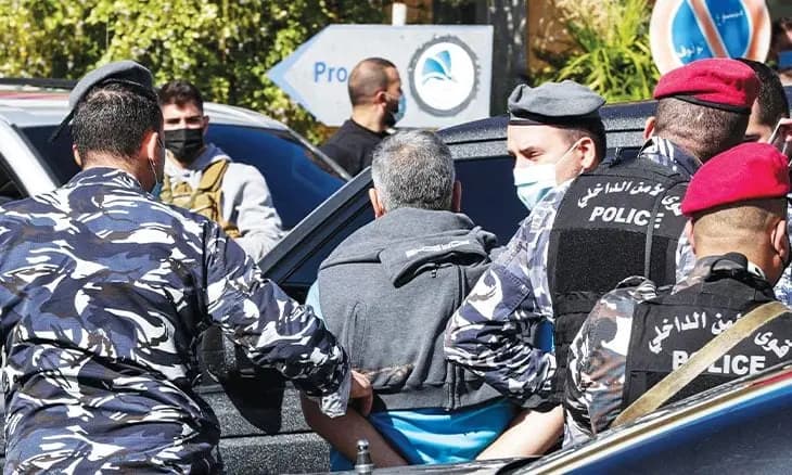 يوضب و يخزن المخدرات داخل منزله.. والأمن يتحرك
