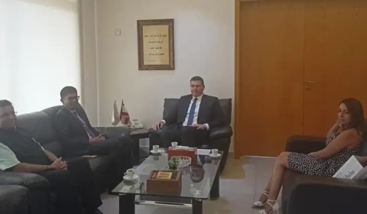 طلب من الحاج حسن إلى سفير الهند