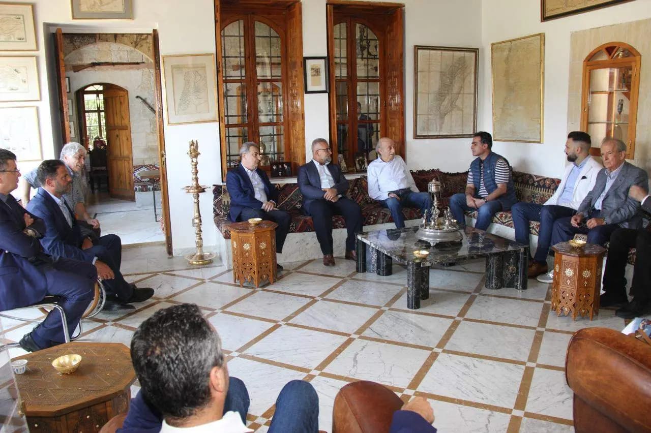 "للترفع عن السجالات".. حمية يلتقي جنبلاط